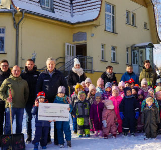 Übergabe der Löffler-Weihnachtsspende im Rahmen der Aktion "Wir für die Region" an die Integrative KiTa Pöhlau